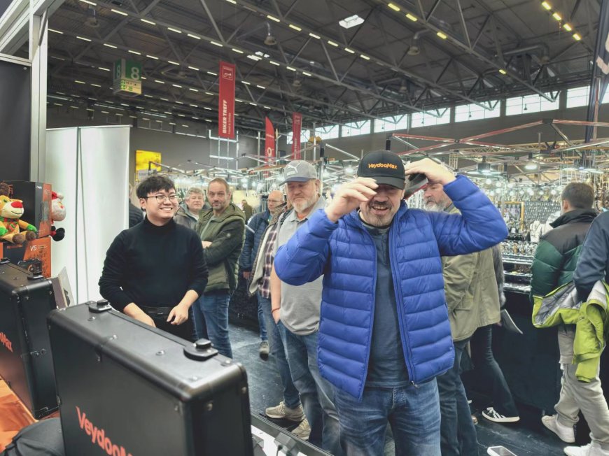 «VeydooMax V5 يثير ضجة في INTERMOT ويجذب اهتمام Yamaha وHonda بتقنيات AI لتعزيز سلامة الدراجات النارية»