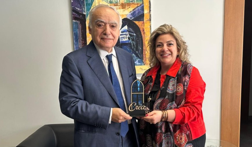 سلامة عرض مع مديرة الابحاث العربية في اليسوعية شؤونا تربوية