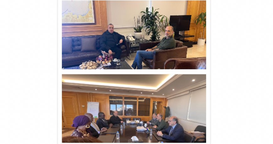 رسامني عرض مع رئيس هيئة الطيران المدني تطوير القطاع