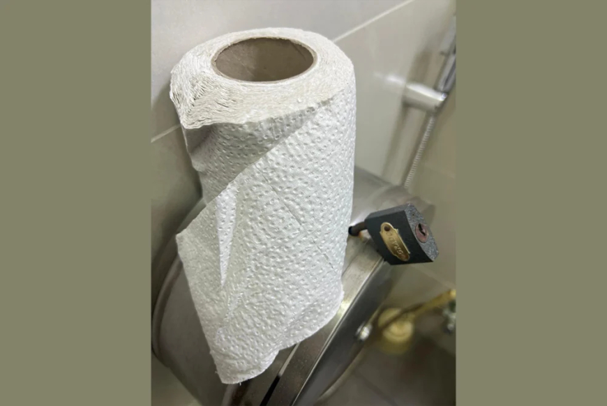 في مرحاض البرلمان