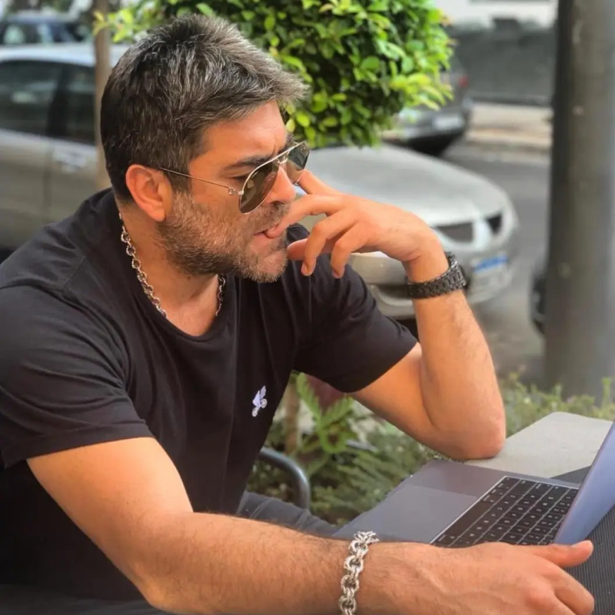 وائل كفوري يقلق جمهوره بعد عطل مفاجئ في الطائرة!