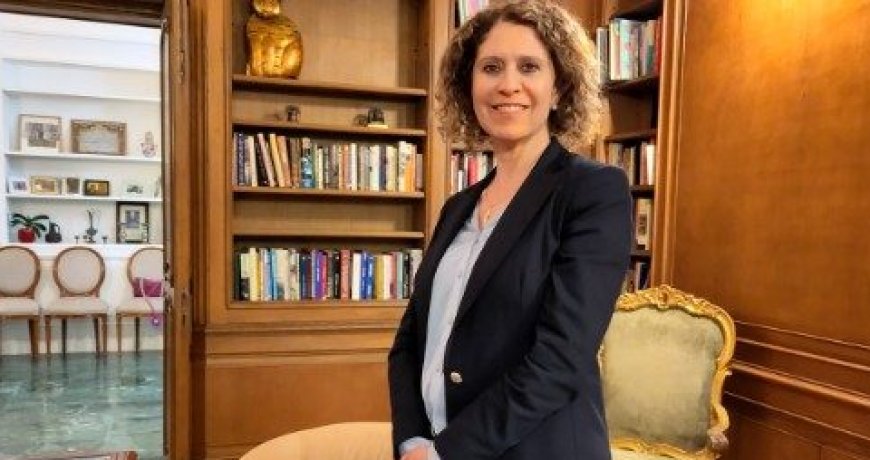 البابا لاوون يستقبل عميدة جامعة حيفا منى مارون في لقاء يتجاوز بروتوكول المجاملة