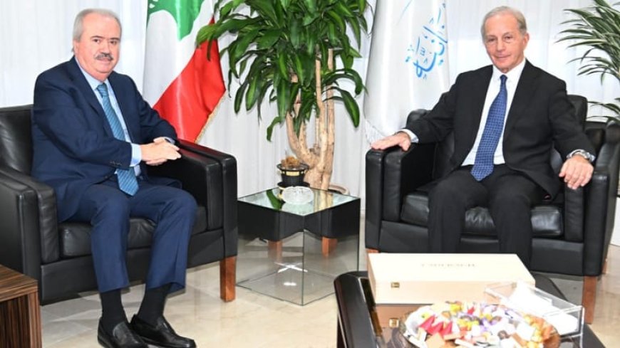 "الفجوة المالية" بين جابر والسفير الأميركي