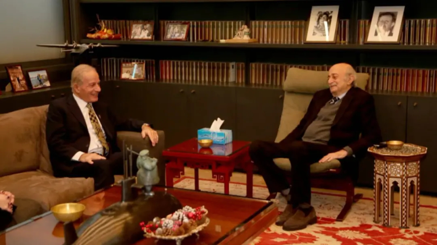 لقاء بين جنبلاط والسفير الأميركي عرض التحديات في لبنان