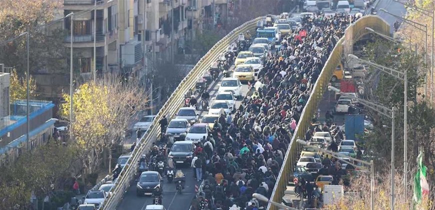 "الموساد" للإيرانيين: "انزلوا إلى الشوارع