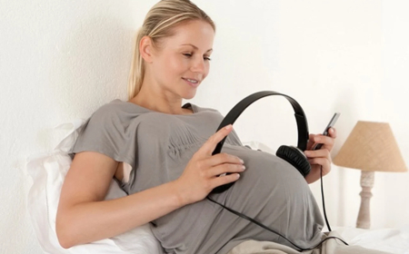 كيف يؤثر الاستماع للموسيقى على الجنين؟