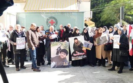 وقفة لمركز الخيام تضامنا مع المعتقلين اللبنانيين والفلسطينيين في سجون الاحتلال أمام مقر لجنة الصليب الاحمر