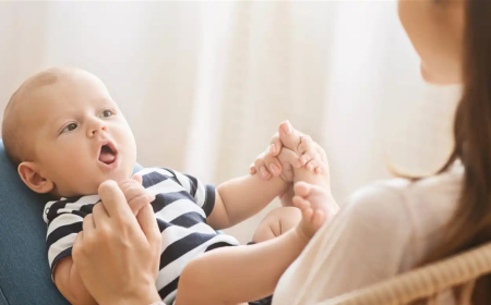 تطور اللغة عند الطفل.. في أي مرحلة يرد على اسمه؟