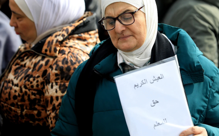 رواتب ومكتسبات القطاع العام تحت المقصلة