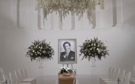 وداع بالأحمر… روما تُشيّع فالنتينو، آخر أباطرة الموضة