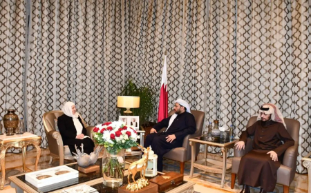 الخليفي استقبل بهية الحريري ونجلها في مقر السفارة