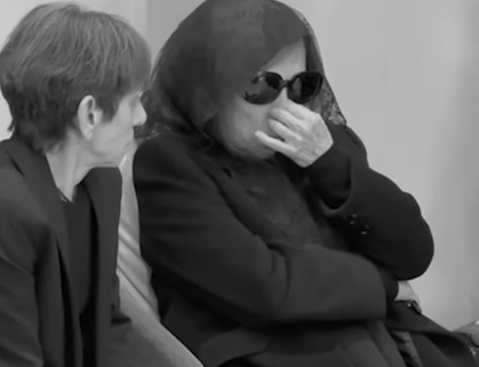 في حضرة الفقد… اخفضوا عدساتكم!