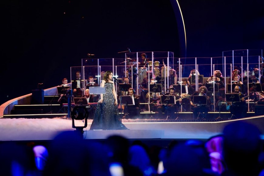 كيف اختارت النجمات إطلالاتهن في ليلة رأس السنة؟