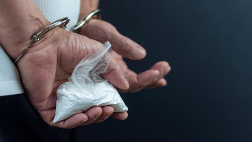 ببطاقة خاصة للاجئين يقوم بترويج المخدرات.. والقوى الأمنية بالمرصاد