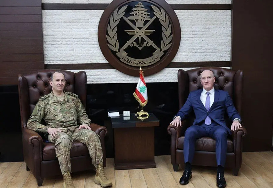 قائد الجيش عرض مع النائب التوم والسفير اللبناني في باكستان الأوضاع العامة