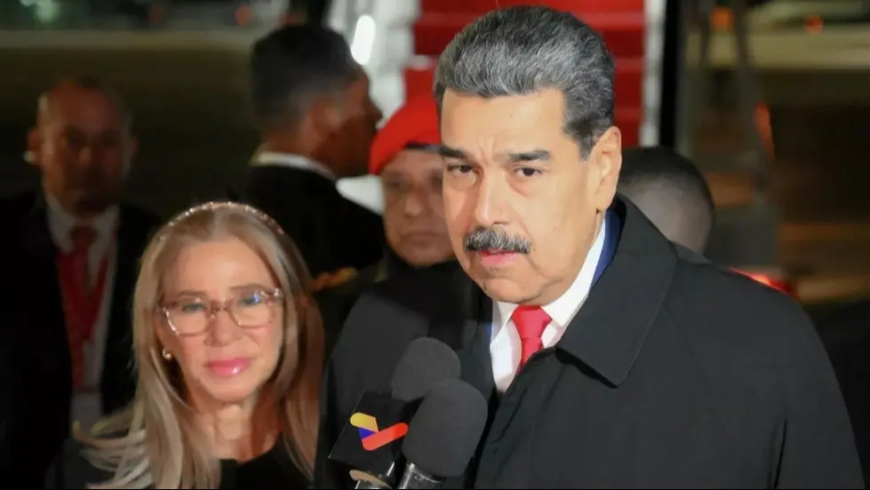 مادورو وزوجته اقتيدا عقب انتهاء جلسة الاستماع الاولى إلى مركز احتجازهما بانتظار الجلسة المقبلة في 17 آذار
