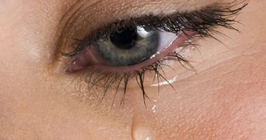 تحذير للنساء.. طبقة دموع العيون بخطر