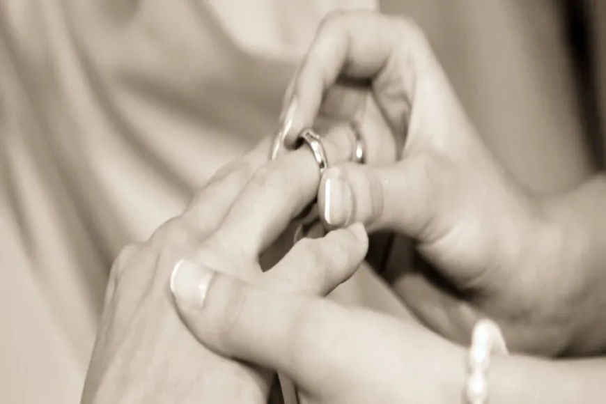 زواج الحب أم الزواج التقليدي: أي طريق يقود إلى زواج مستقر