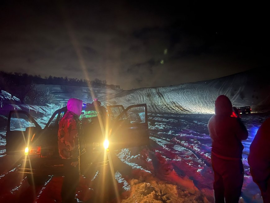 إنقاذ عائلة احتجزتها الثلوج