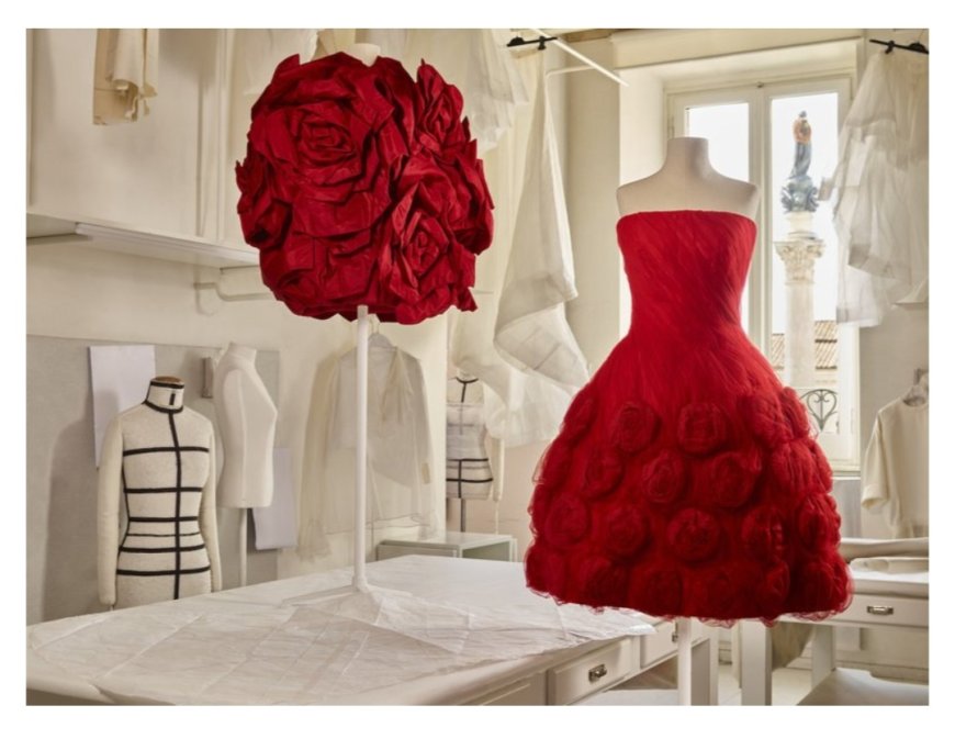 حين يصبح اللون هوية: لماذا كُتب اسم فالنتينو بالأحمر؟