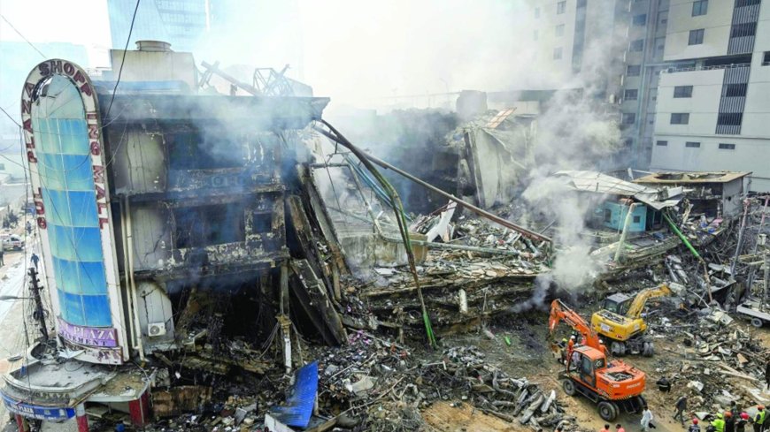 كم بلغت حصيلة ضحايا الحريق في مركز تجاري باكستاني؟