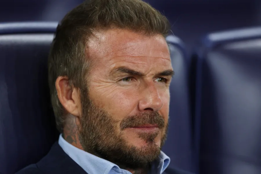 أزمة عائلية بعد رسائل ابنه... بيكهام يردّ من دون أسماء!