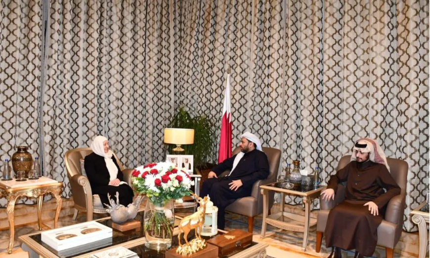 الخليفي استقبل بهية الحريري ونجلها في مقر السفارة