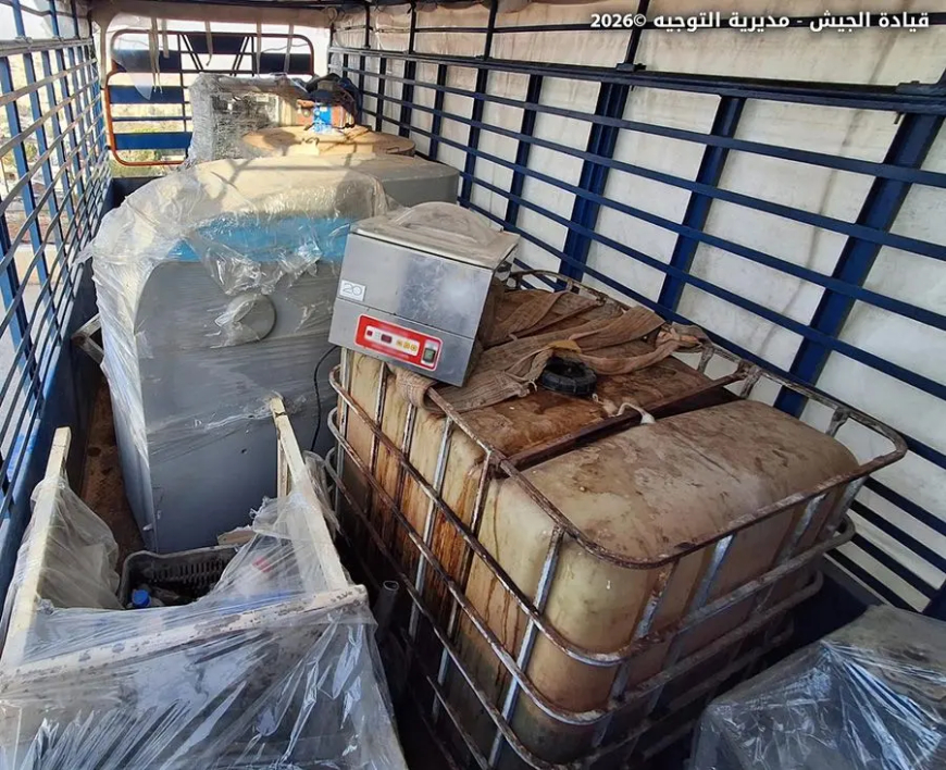 الجيش: دهم منازل مطلوبين في تل الأبيض وضبط معمل نقال لتصنيع الكبتاغون