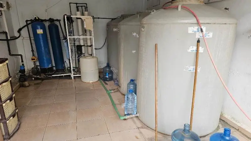 اقفال مركزين لتكرير المياه في صور