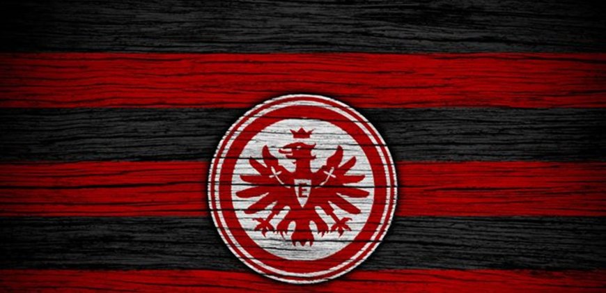 من هو المدرب الجديد لاينتراخت فرانكفورت الألماني؟