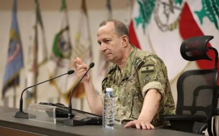 اجتماع مغلق لقائد الجيش في مقر CIA