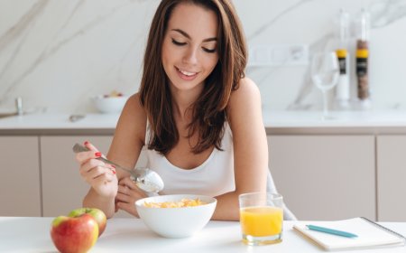 حسب خبراء التغذية.. هذا هو الوقت الأفضل للإفطار