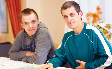 التوحّد عند البالغين: اختلاف عصبي يصطدم بنظرة مجتمع واحدة!