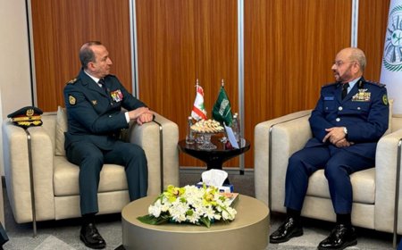 قائد الجيش من السعودية.. تشديد على دعم المؤسسة العسكرية