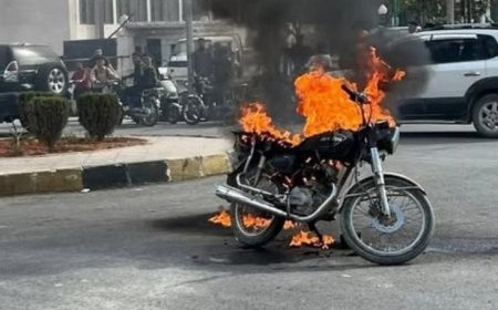 حاولت قوى الأمن حجز دراجته النارية.. فأحرقها