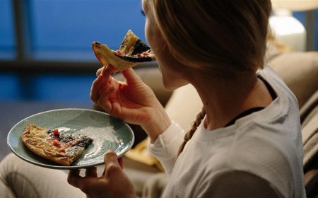 لا تتناولوا الطعام في وقت متأخر من الليل .. اليكم السبب