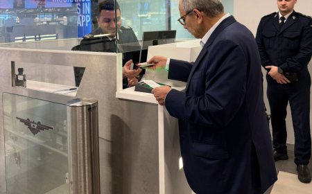 نواف سلام يفاجئ الجميع في مطار بيروت… يغادر كأي مسافر ويتفقد الإجراءات بنفسه!