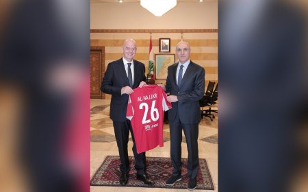 قميص الاتحاد الدولي لكرة القدم.. إلى الوزير!