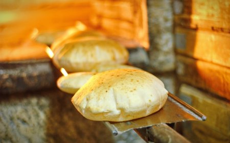 بعد الزيادة على البنزين... هل يتأثّر الخبز؟