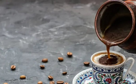 نصيحة الملح مع القهوة.. حقيقة ام وهم؟