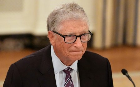 من من إعتذر بيل غيتس؟