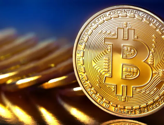 بيتكوين تتداول عند 70 ألف دولار للمرة الأولى منذ نوفمبر 2024