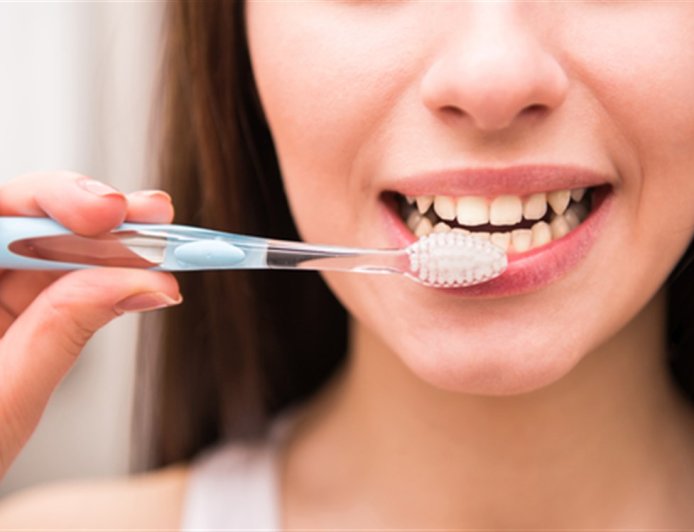 لمن ينظفون أسنانهم بعد كل وجبة.. إحذروا هذا الخطر