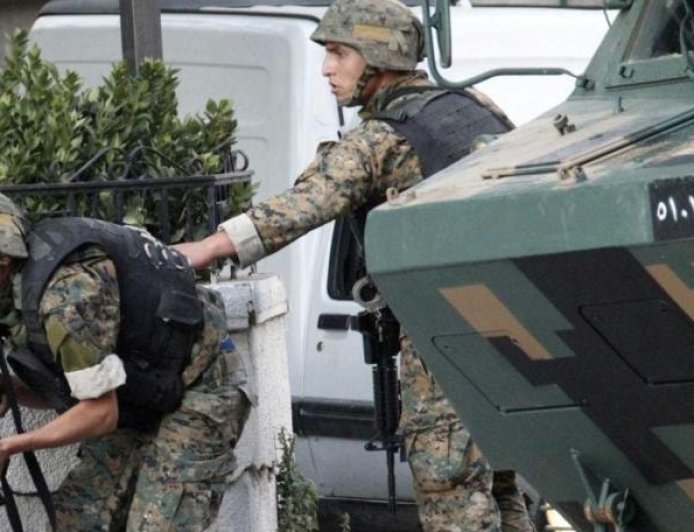 الجيش يفجر ذخائر في مارون الراس