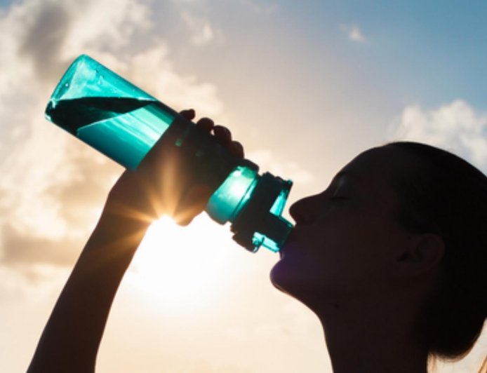 رشة ملح في كوب ماء.. ماذا يقول أصحاب الاختصاص؟