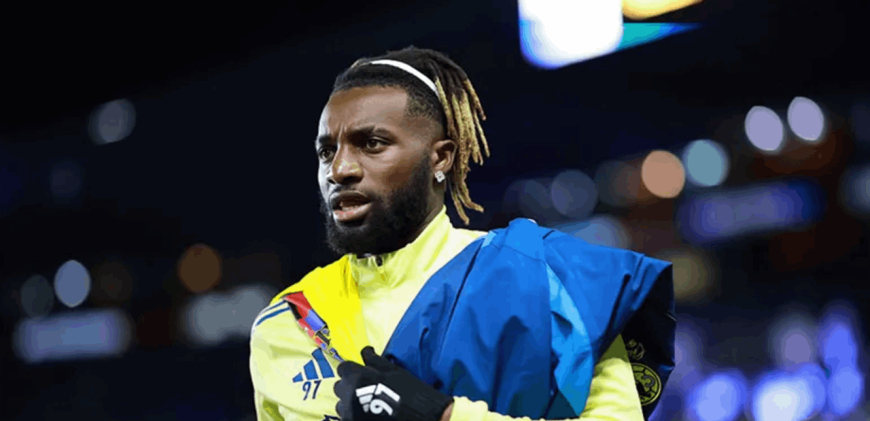 ترك ناديه.. والسبب تعرض ابنائه للعنصرية