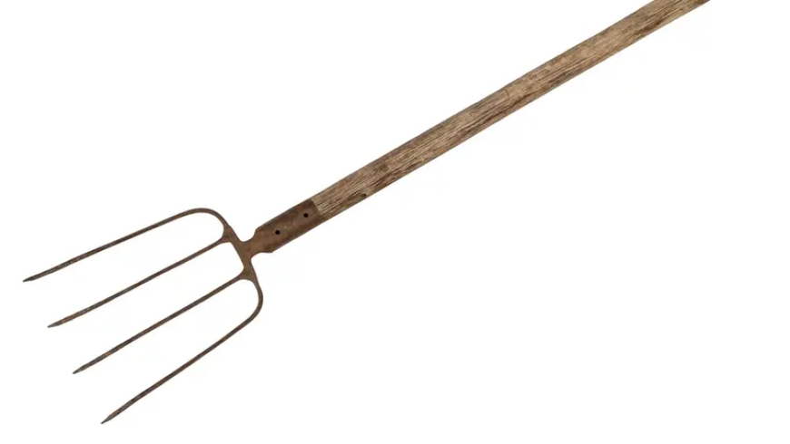 صدمة في الجزائر.. هكذا قتل الأب طفلته بآلة زراعية