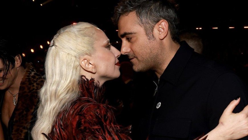 خلال حفل جوائز غرامي.. غرام ليدي غاغا لخطيبها يخطف الانظار