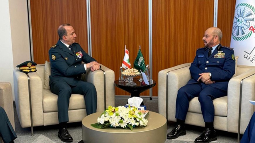 قائد الجيش من السعودية.. تشديد على دعم المؤسسة العسكرية