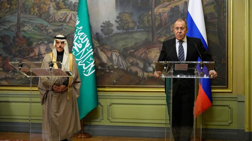 لافروف يبحث مع نظيره السعودي الوضع في ايران